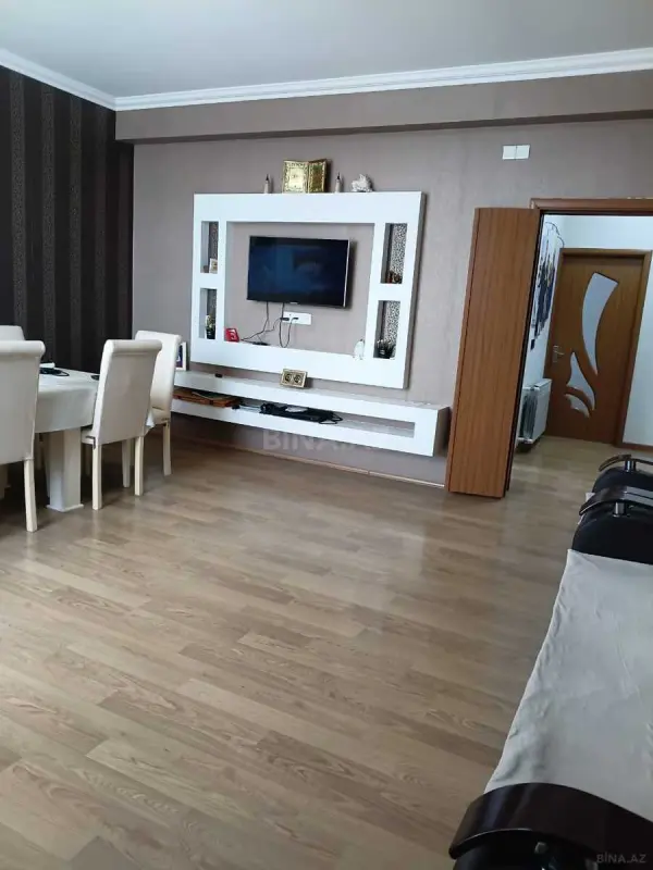 Satılır 4 otaqlı mənzil 110 m²