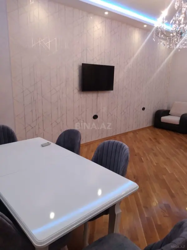 Kirayə verilir 2 otaqlı mənzil 85 m²