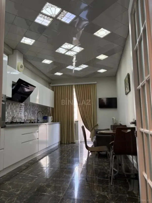 Satılır 4 otaqlı mənzil 145 m²