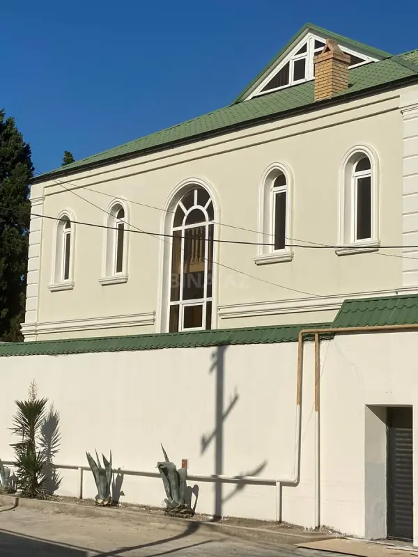 Satılır 6 otaqlı həyət evi 300 m²