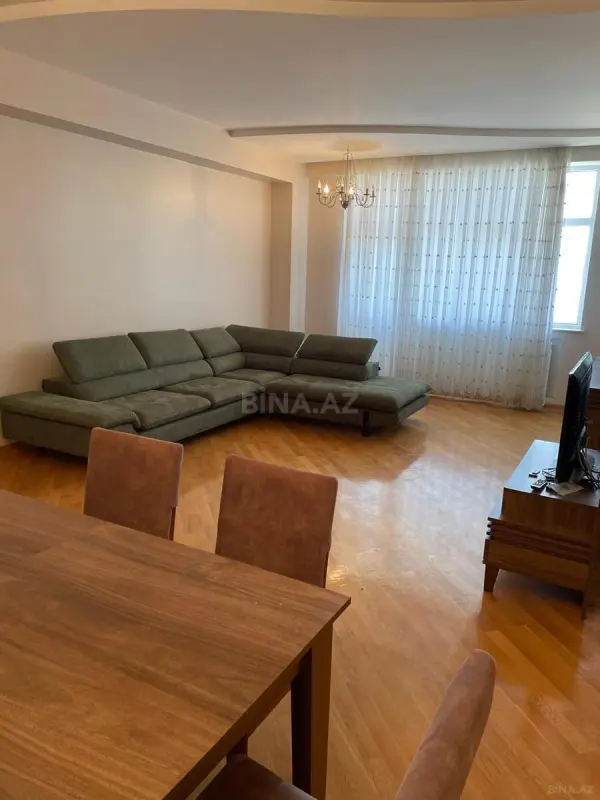 Kirayə verilir 3 otaqlı mənzil 154 m²