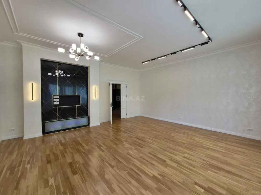 Satılır 3 otaqlı mənzil 153 m²