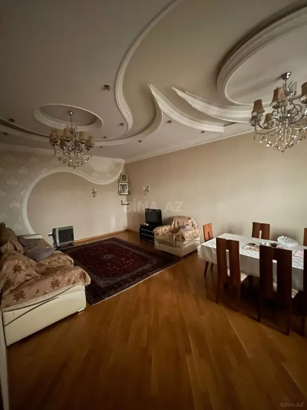 Satılır 6 otaqlı həyət evi 600 m²