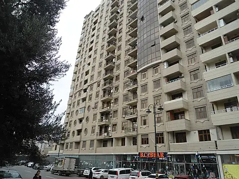 Satılır 3 otaqlı mənzil 147 m² — Bakı 3 otaq 147.00 m²