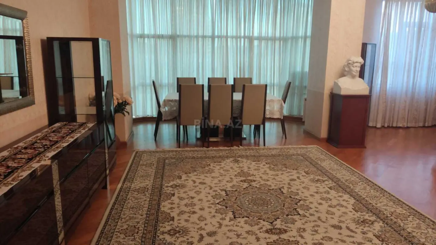Kirayə verilir 3 otaqlı mənzil 145 m²
