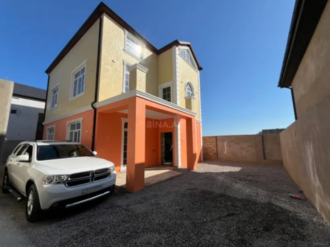 Satılır 5 otaqlı həyət evi 400 m²