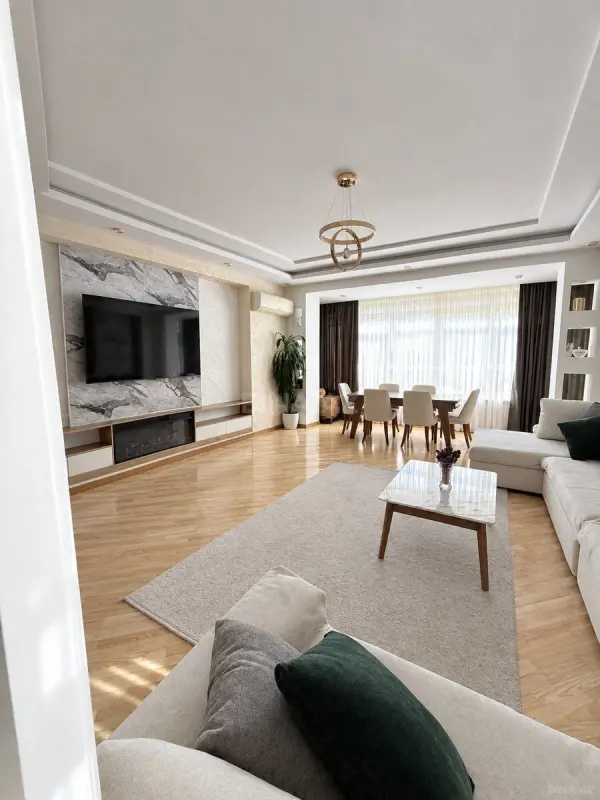 Satılır 3 otaqlı mənzil 130 m²
