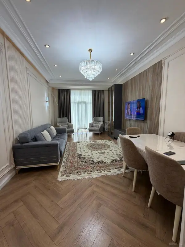 Satılır 4 otaqlı mənzil 131 m²