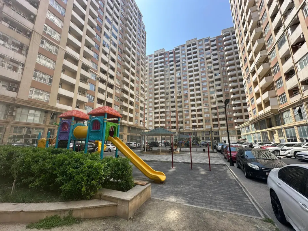 Satılır 2 otaqlı mənzil 101 m²
