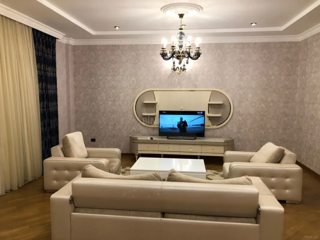 Kirayə verilir 3 otaqlı mənzil 204 m²