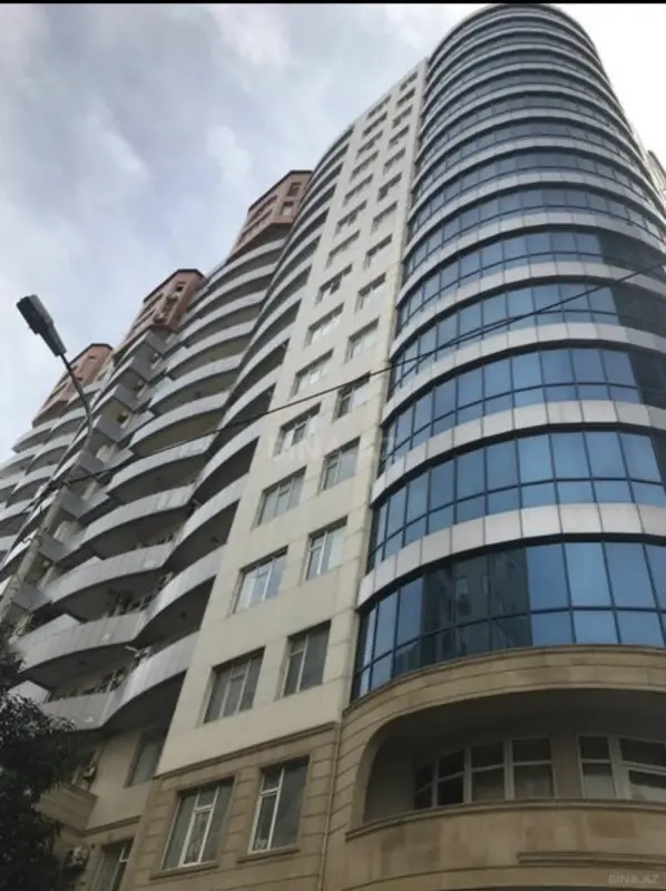 Kirayə verilir 4 otaqlı mənzil 180 m²