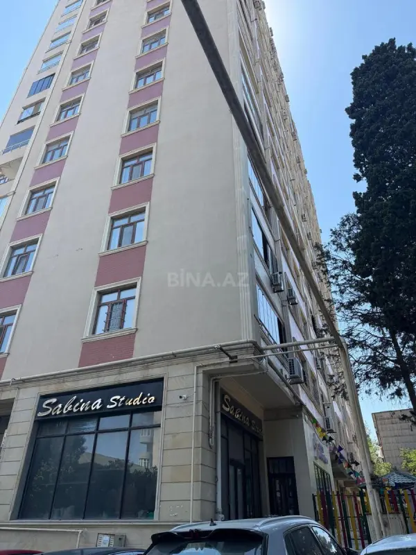 Satılır 4 otaqlı mənzil 177 m²