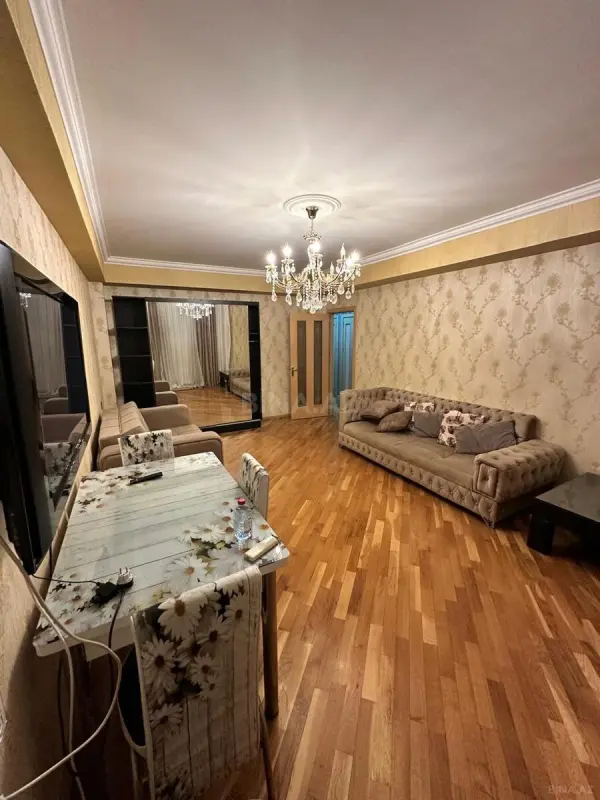 Kirayə verilir 2 otaqlı mənzil 75 m²