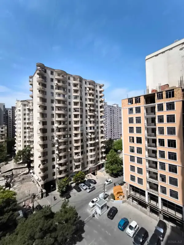 Satılır 3 otaqlı mənzil 145 m²