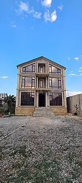 Satılır 10 otaqlı həyət evi 550 m² — Bakı, M.Ə.Rəsulzadə qəs. 10 otaq 550.00 m²