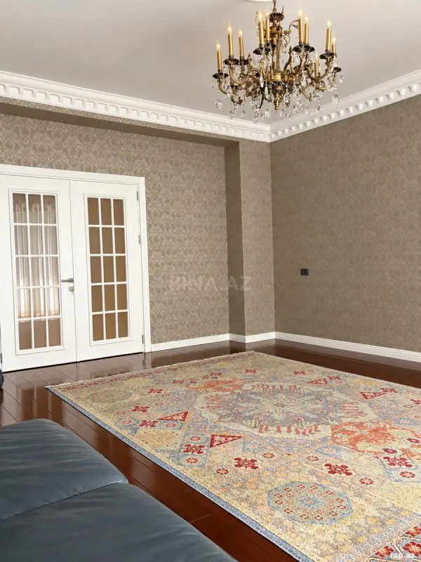 Satılır 4 otaqlı mənzil 155 m²