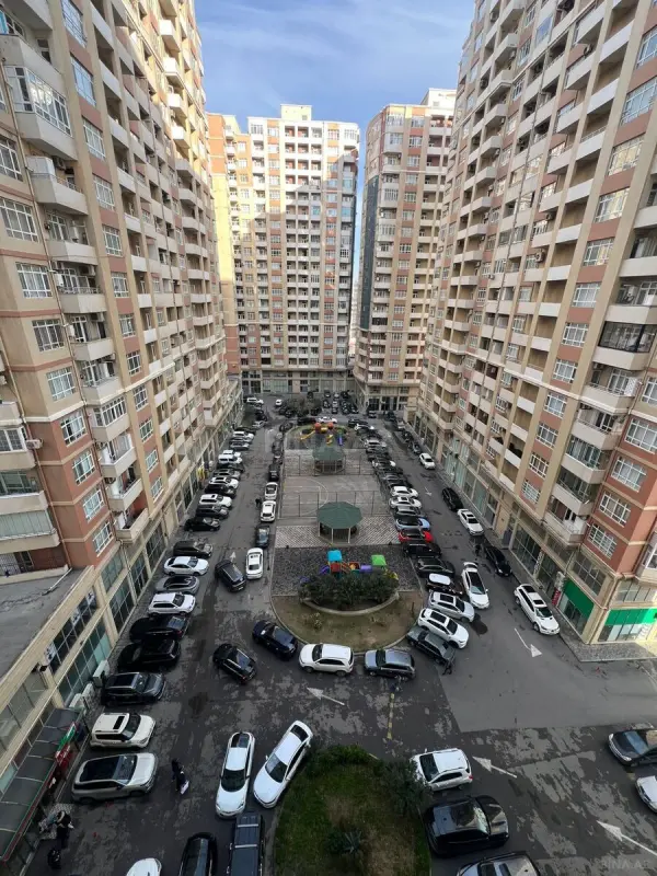 Satılır 2 otaqlı mənzil 102 m²