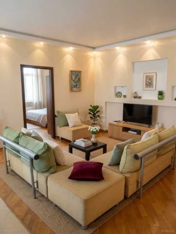 Kirayə verilir 2 otaqlı mənzil 81 m²