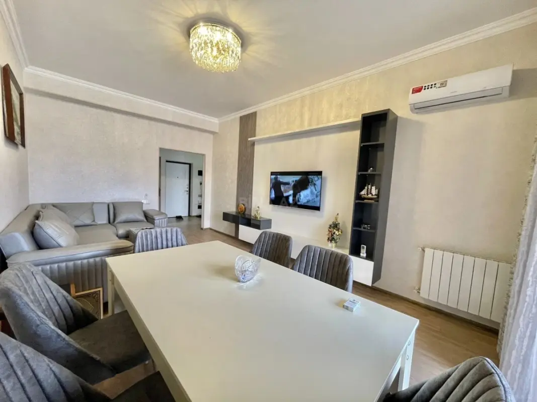 Kirayə verilir 3 otaqlı mənzil 130 m²