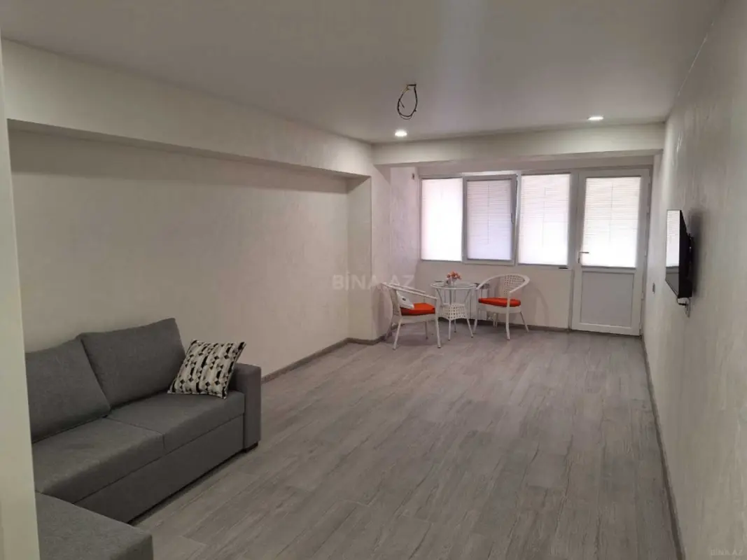 Kirayə verilir 2 otaqlı mənzil 86 m²
