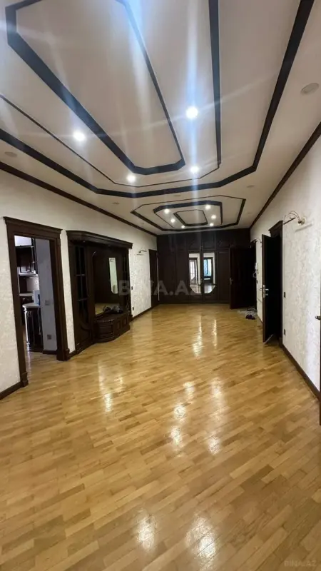 Kirayə verilir 5 otaqlı mənzil 240 m²