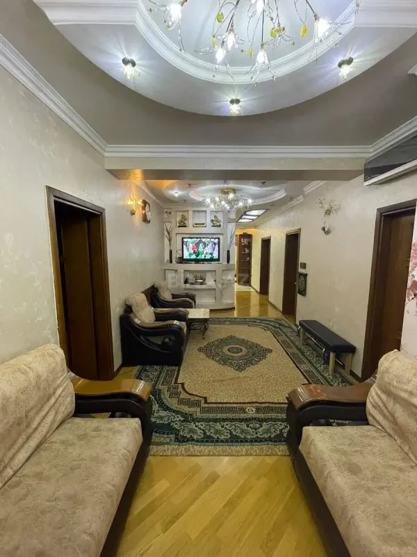 Satılır 3 otaqlı mənzil 135 m²