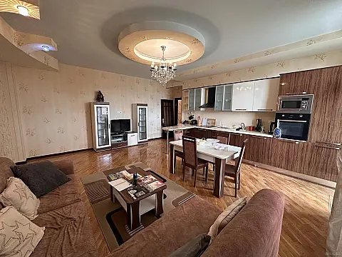 Kirayə verilir 3 otaqlı mənzil 132 m² — Bakı 3 otaq 132.00 m²