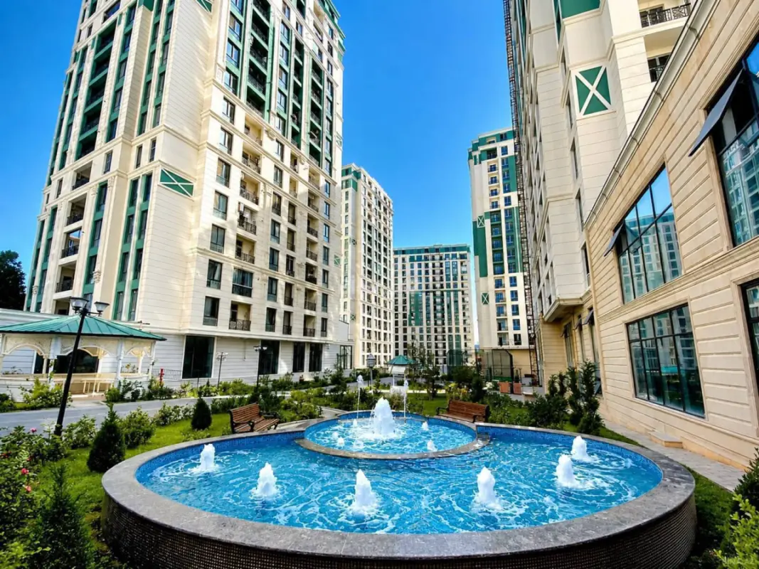 Satılır 3 otaqlı mənzil 121 m²