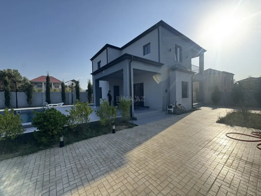 Satılır 7 otaqlı həyət evi 200 m²