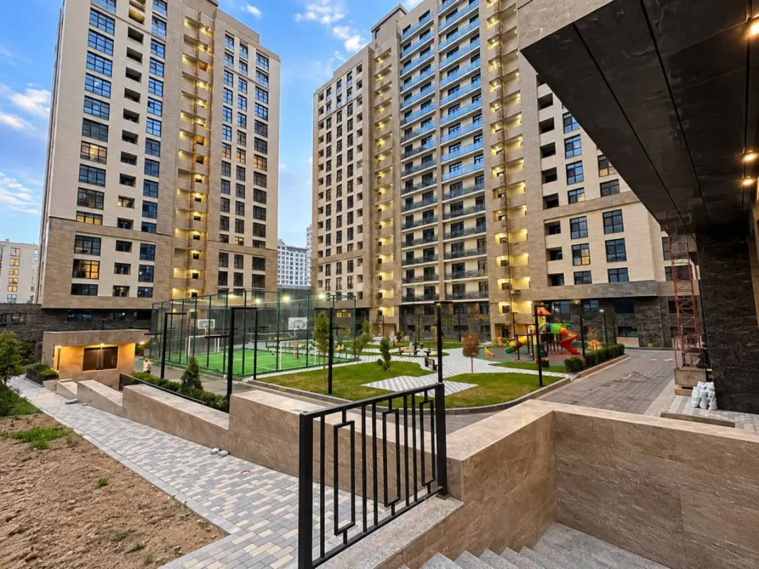 Satılır 4 otaqlı mənzil 196.1 m²