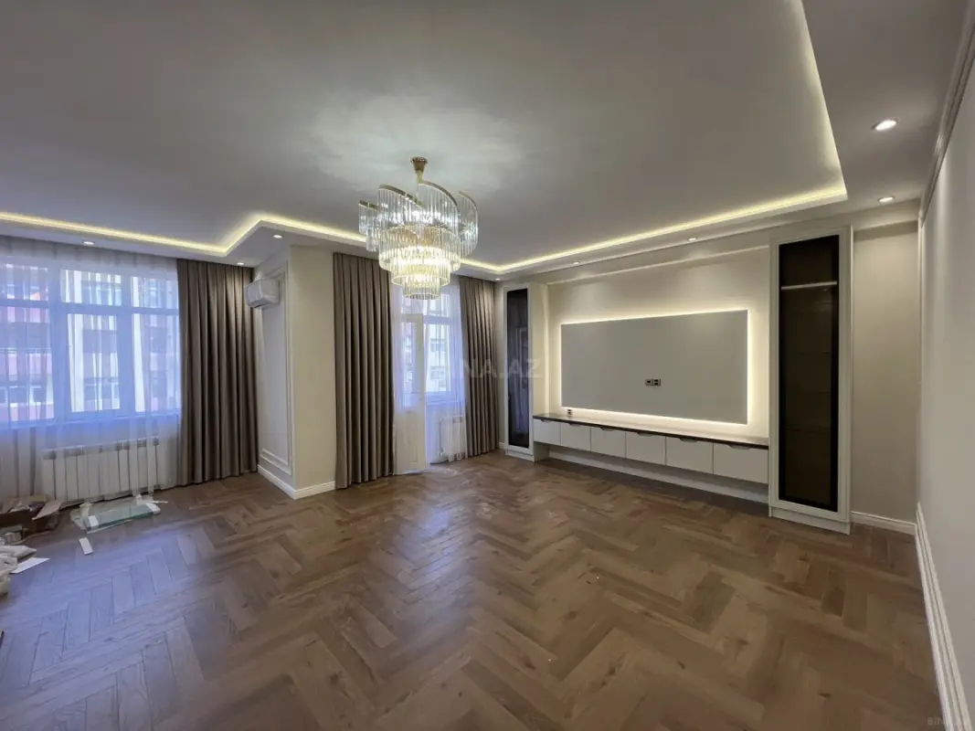 Satılır 4 otaqlı mənzil 138 m²