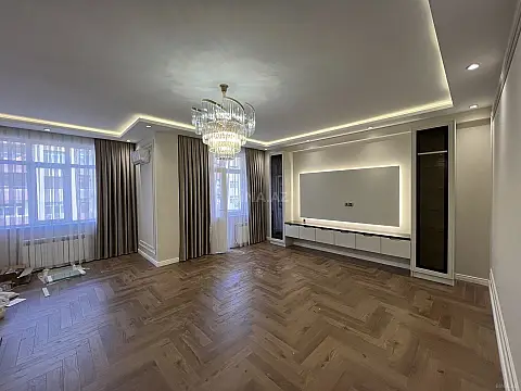 Satılır 4 otaqlı mənzil 138 m² — Bakı, İnşaatçılar 4 otaq 138.00 m²
