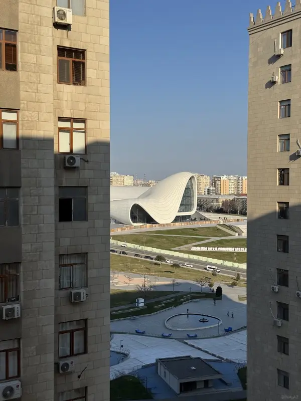 Satılır 3 otaqlı mənzil 138 m²