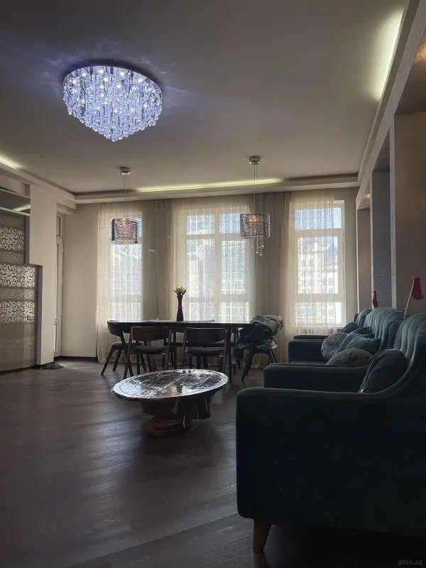 Kirayə verilir 3 otaqlı mənzil 150 m²