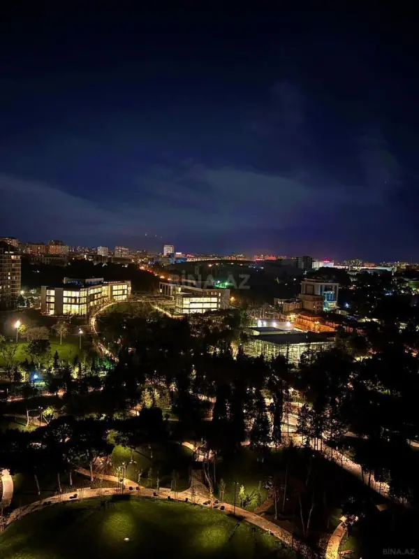 Satılır 4 otaqlı mənzil 210 m²