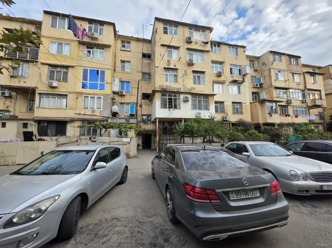 Satılır 1 otaqlı mənzil 35 m²