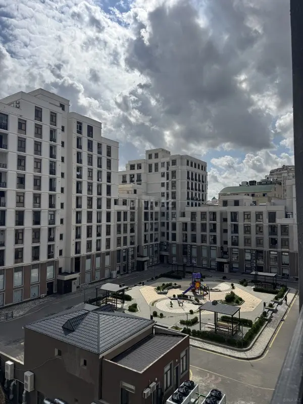 Satılır 4 otaqlı mənzil 128 m²