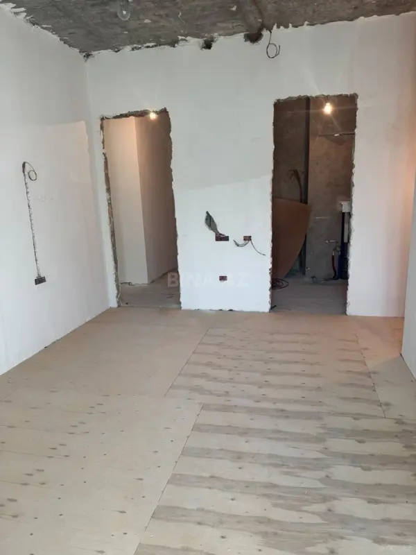 Satılır 4 otaqlı mənzil 205 m²