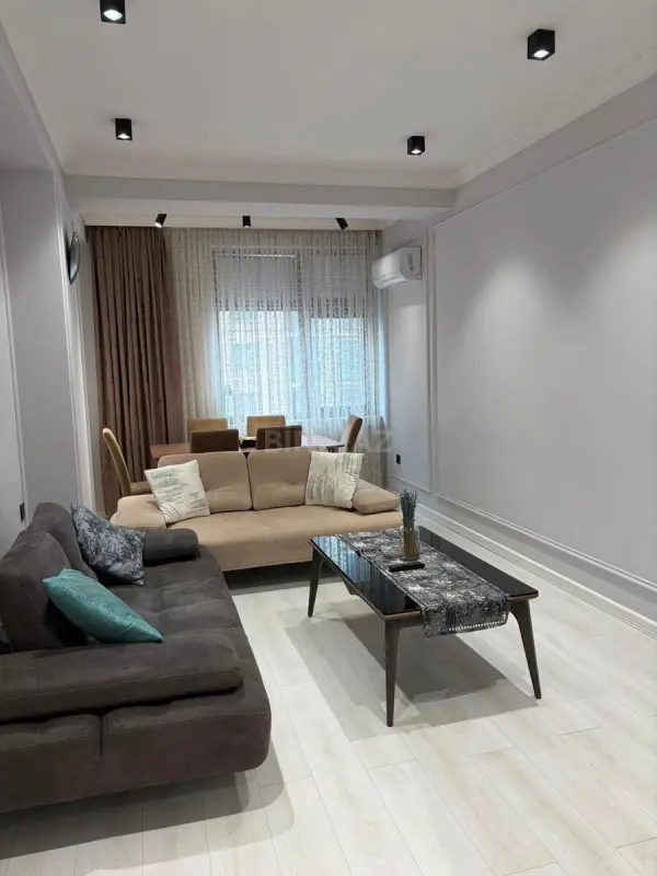 Kirayə verilir 3 otaqlı mənzil 118 m²