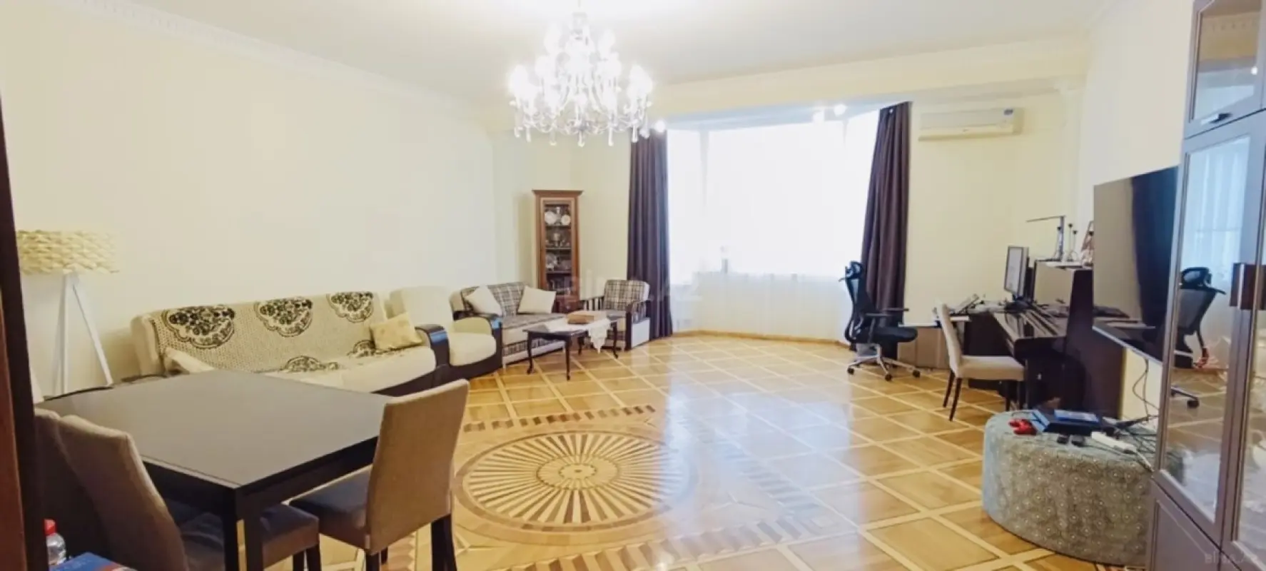 Satılır 4 otaqlı mənzil 202 m²