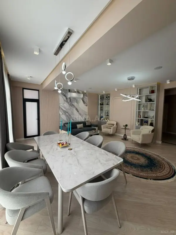 Kirayə verilir 4 otaqlı mənzil 151 m²