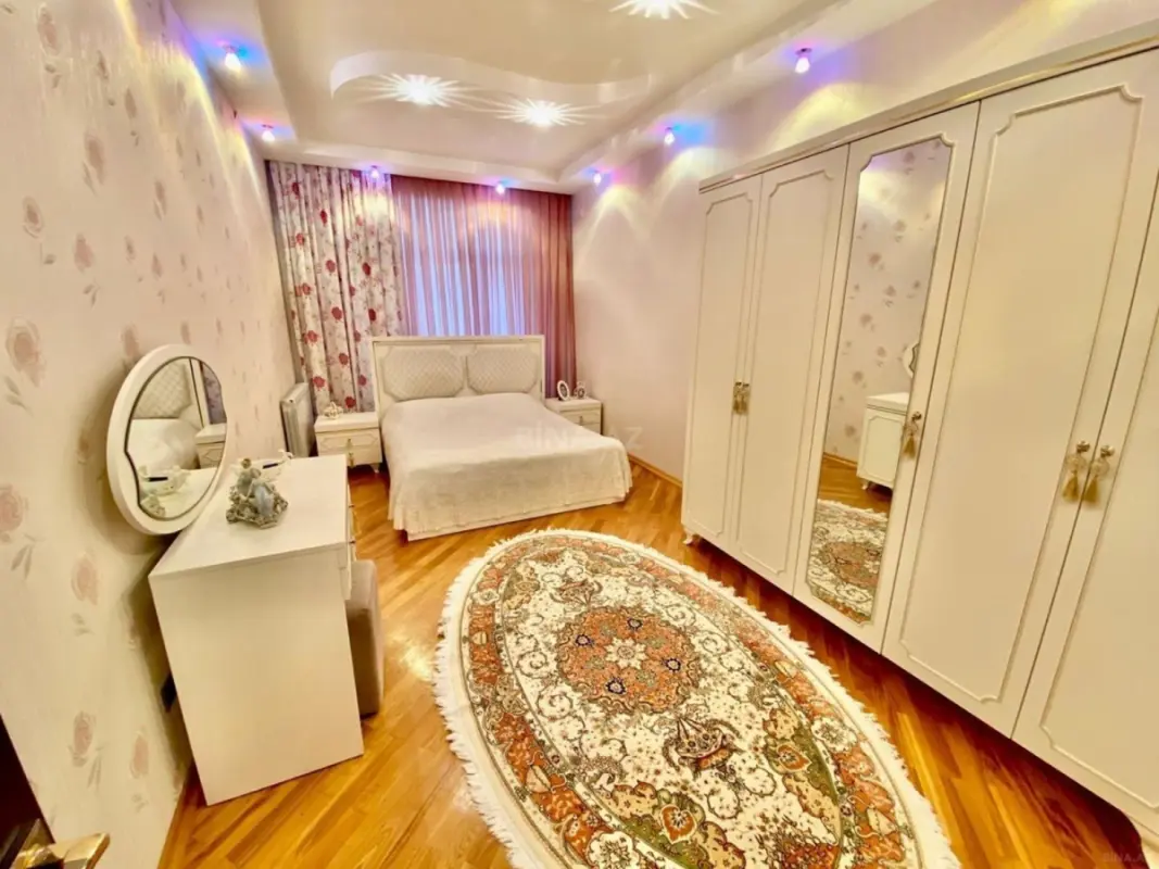 Satılır 4 otaqlı mənzil 170 m²