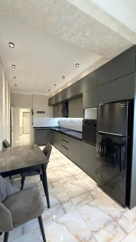 Satılır 2 otaqlı mənzil 95 m²