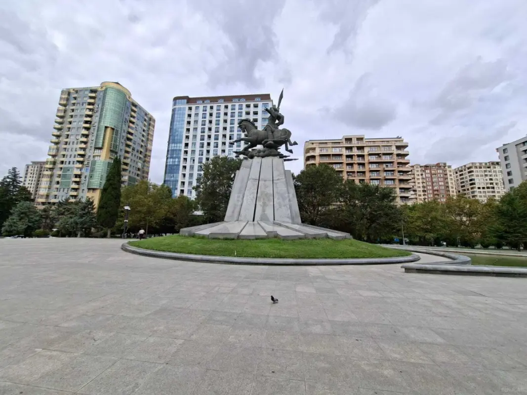 Kirayə verilir 2 otaqlı mənzil 68 m²