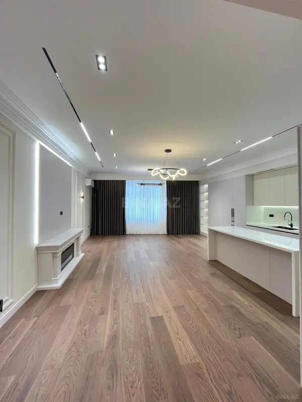 Satılır 4 otaqlı mənzil 190 m²