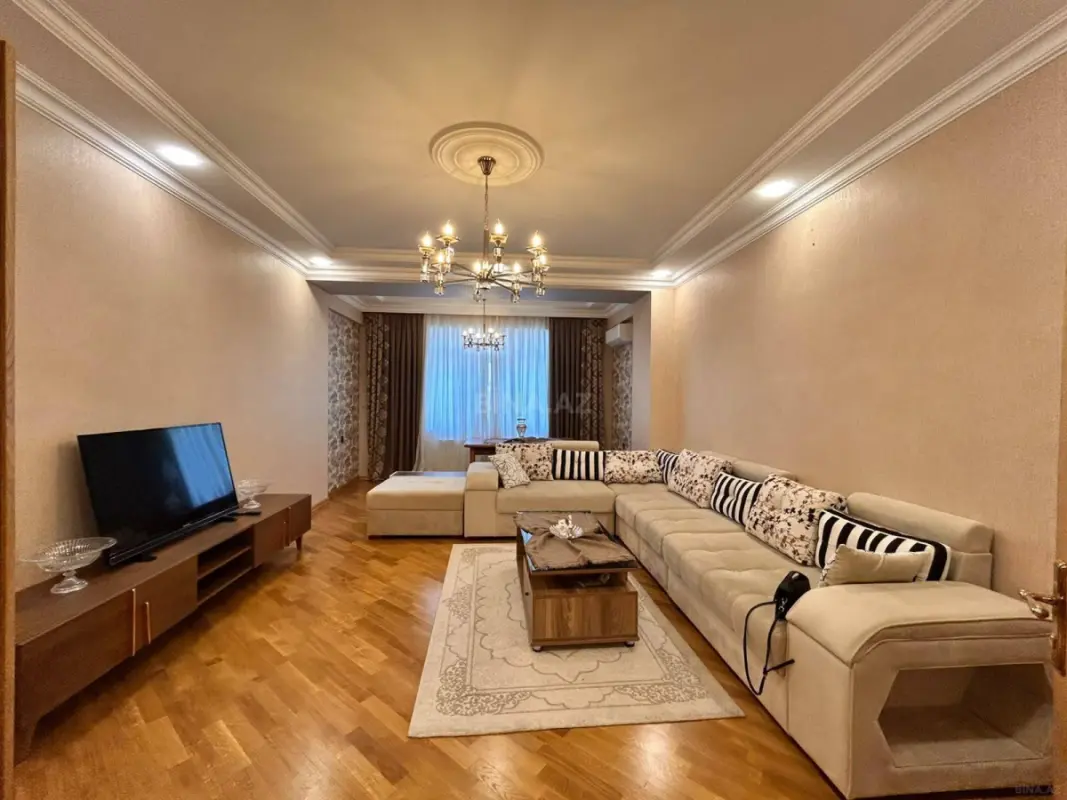 Satılır 3 otaqlı mənzil 126 m²