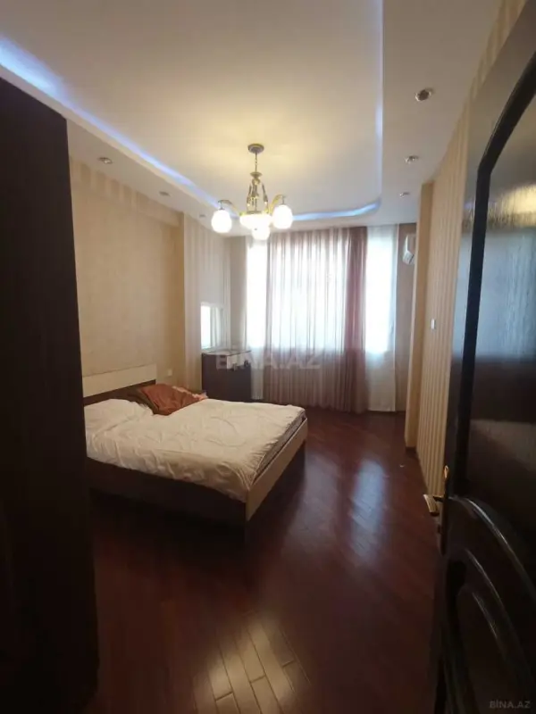 Kirayə verilir 2 otaqlı mənzil 110 m²