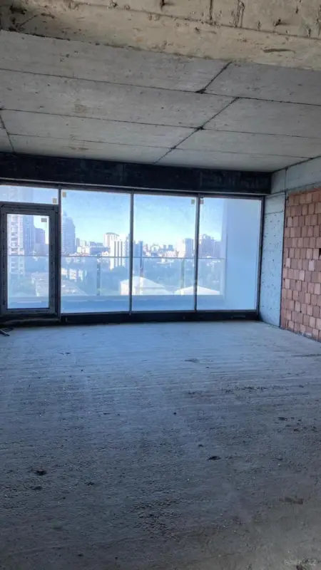 Satılır 4 otaqlı mənzil 240 m²