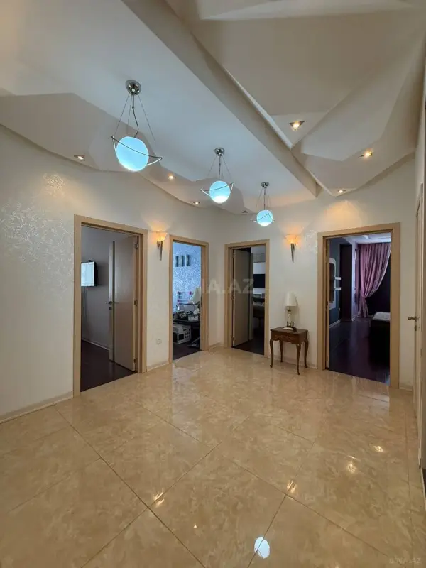 Kirayə verilir 4 otaqlı mənzil 140 m²