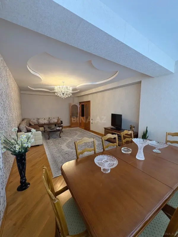 Satılır 3 otaqlı mənzil 123 m²